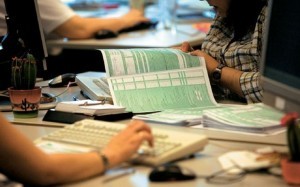 ΑΠΟΤΥΠΩΜΑΤΑ ΗΜΕΡΑΣ: Ρεπορτάζ – Ο Νέος Προτεινόμενος Φόρος στα Πτυχία & η Παρά-Μόρφωση στην Ελλάδα